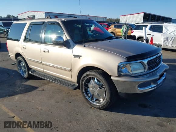 ✅ 1998 Ford Expedition XLT • VIN: 1FMRU1767WLB62397 • Lot: 41340980. Listed on IAAI with 141,327 mi. Free auction sales archive from the USA and detailed vehicle history report at DreamBid. Image 1.