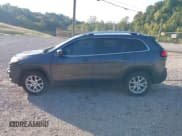 ✅ 2017 Jeep Cherokee Latitude • VIN: 1C4PJMCS4HW636607 • Lot: 43157747. Wystawiony na IAAI z przebiegiem 151 435 mil. Bezpłatny archiwum sprzedaży aukcyjnych z USA i szczegółowy raport historii pojazdu na DreamBid. Zdjęcie 14.