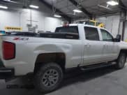 ✅ 2019 Chevrolet Silverado 2500HD LT • VIN: 1GC1KSEG9KF277777 • Лот: 40597481. Опубликован ранее на IAAI с пробегом 105 812 миль. Бесплатный доступ к архиву аукционных продаж из США и подробный отчёт об истории автомобиля на DreamBid. Изображение 13.