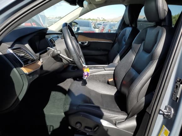 ✅ 2021 Volvo XC90 Momentum • VIN: YV4A221K6M1734391 • Лот: 67572285. Опубликован ранее на Copart с пробегом 46 792 миль. Бесплатный доступ к архиву аукционных продаж из США и подробный отчёт об истории автомобиля на DreamBid. Изображение 7.