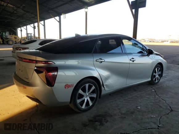 ✅ 2017 Toyota Mirai • VIN: JTDBVRBD6HA002825 • Lot: 77877434. Wystawiony na Copart z przebiegiem 72 129 mil. Bezpłatny archiwum sprzedaży aukcyjnych z USA i szczegółowy raport historii pojazdu na DreamBid. Zdjęcie 3.