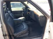 ✅ 1995 Chevrolet Blazer • VIN: 1GNDT13W2S2203162 • Lot: 42863351. Wystawiony na IAAI z przebiegiem 139 555 mil. Bezpłatny archiwum sprzedaży aukcyjnych z USA i szczegółowy raport historii pojazdu na DreamBid. Zdjęcie 5.