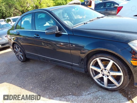 ✅ 2014 Mercedes-Benz C 250 Sport • VIN: WDDGF4HB1EA958114 • Lot: 42101249. Wystawiony na IAAI z przebiegiem 85 100 mil. Bezpłatny archiwum sprzedaży aukcyjnych z USA i szczegółowy raport historii pojazdu na DreamBid. Zdjęcie 14.