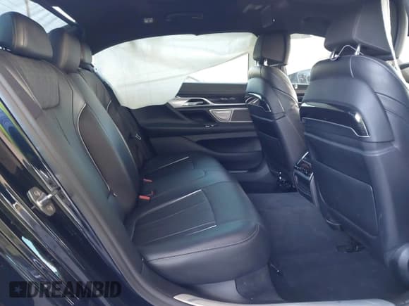 ✅ 2019 BMW 7 Series 740i • VIN: WBA7E2C58KB218419 • Lot: 41831080. Listed on IAAI with 97,752 mi. Free auction sales archive from the USA and detailed vehicle history report at DreamBid. Image 8.