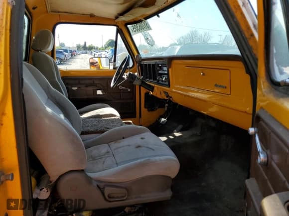 ✅ 1974 Ford F-250 • VIN: F25JRU24401 • Lot: 51706305. Listed on Copart with 93,783 mi. Free auction sales archive from the USA and detailed vehicle history report at DreamBid. Image 10.