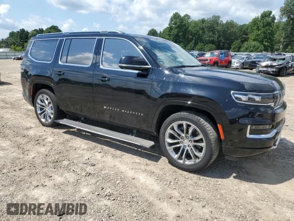✅ 2022 Jeep Grand Wagoneer Series II • VIN: 1C4SJVFJ5NS194152 • Lot: 64996304. Wystawiony na Copart z przebiegiem Nie podano. Bezpłatny archiwum sprzedaży aukcyjnych z USA i szczegółowy raport historii pojazdu na DreamBid. Zdjęcie 4.
