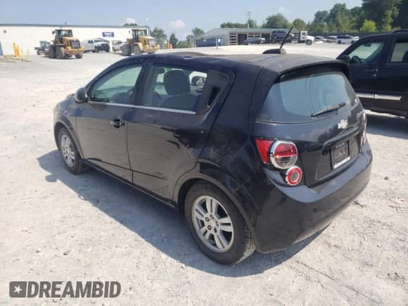 2015 Chevrolet Sonic LT z VIN 1G1JC6SH0F4123891, wystawiony jako Copart lot #66469884 z przebiegiem 112 800 mil mil oraz Szkoda całkowita • Salvage title. Historia ofert i sprzedaży dostępna na DreamBid. Obrazek 2.