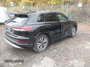 ✅ 2023 Audi Q4 e-tron Premium Plus • VIN: WA1BCBFZ2PP026600 • Лот: 43652540. Опубликован ранее на IAAI с пробегом 26 764 миль. Бесплатный доступ к архиву аукционных продаж из США и подробный отчёт об истории автомобиля на DreamBid. Изображение 4.