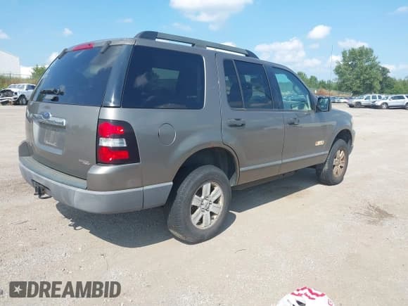 ✅ 2006 Ford Explorer XLS • VIN: 1FMEU72E66ZA17378 • Lot: 43011028. Wystawiony na IAAI z przebiegiem 169 260 mil. Bezpłatny archiwum sprzedaży aukcyjnych z USA i szczegółowy raport historii pojazdu na DreamBid. Zdjęcie 4.