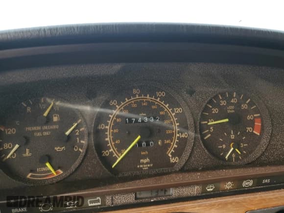 ✅ 1989 Mercedes-Benz 300 SE • VIN: WDBCA24D0KA457759 • Lot: 47920625. Wystawiony na Copart z przebiegiem 174 332 mil. Bezpłatny archiwum sprzedaży aukcyjnych z USA i szczegółowy raport historii pojazdu na DreamBid. Zdjęcie 9.