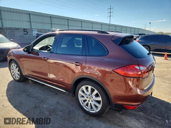 ✅ 2012 Porsche Cayenne S Hybrid • VIN: WP1AE2A28CLA92137 • Лот: 82252775. Опубликован ранее на Copart с пробегом 195 968 миль. Бесплатный доступ к архиву аукционных продаж из США и подробный отчёт об истории автомобиля на DreamBid. Изображение 2.