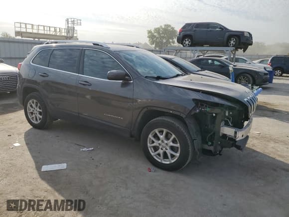 ✅ 2017 Jeep Cherokee Latitude • VIN: 1C4PJMCB8HW646850 • Lot: 84464355. Wystawiony na Copart z przebiegiem 122 509 mil. Bezpłatny archiwum sprzedaży aukcyjnych z USA i szczegółowy raport historii pojazdu na DreamBid. Zdjęcie 4.