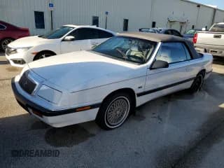✅ 1990 Chrysler LeBaron • VIN: 1C3XJ4533LG472070 • Lot: 74314104. Wystawiony na Copart z przebiegiem 97 354 mil. Bezpłatny archiwum sprzedaży aukcyjnych z USA i szczegółowy raport historii pojazdu na DreamBid. Zdjęcie 1.