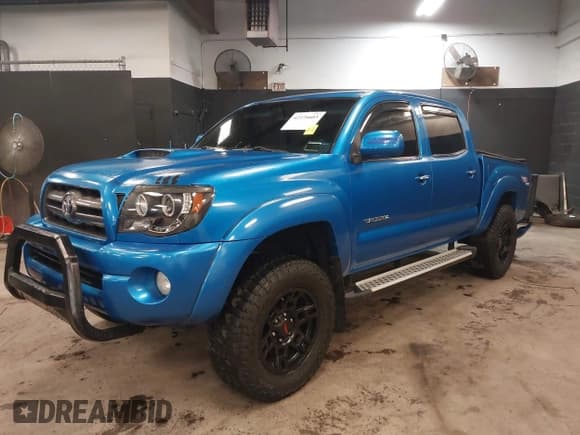 ✅ 2009 Toyota Tacoma PreRunner • VIN: 3TMJU62N79M071582 • Lot: 42476603. Listed on IAAI with 132,667 mi. Free auction sales archive from the USA and detailed vehicle history report at DreamBid. Image 2.
