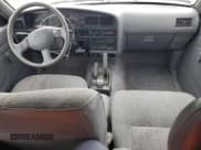 ✅ 1995 Toyota Pickup DLX • VIN: JT4VN13D4S5149187 • Lot: 92994495. Wystawiony na Copart z przebiegiem 121 458 mil. Bezpłatny archiwum sprzedaży aukcyjnych z USA i szczegółowy raport historii pojazdu na DreamBid. Zdjęcie 8.