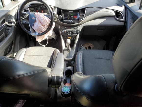 ✅ 2020 Chevrolet Trax LT • VIN: 3GNCJLSB5LL290812 • Lot: 90781435. Wystawiony na Copart z przebiegiem 101 577 mil. Bezpłatny archiwum sprzedaży aukcyjnych z USA i szczegółowy raport historii pojazdu na DreamBid. Zdjęcie 8.