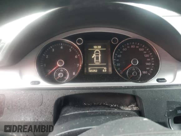 ✅ 2013 Volkswagen CC R-Line • VIN: WVWBP7AN1DE519400 • Lot: 83922935. Listed on Copart with 165,352 mi. Free auction sales archive from the USA and detailed vehicle history report at DreamBid. Image 9.