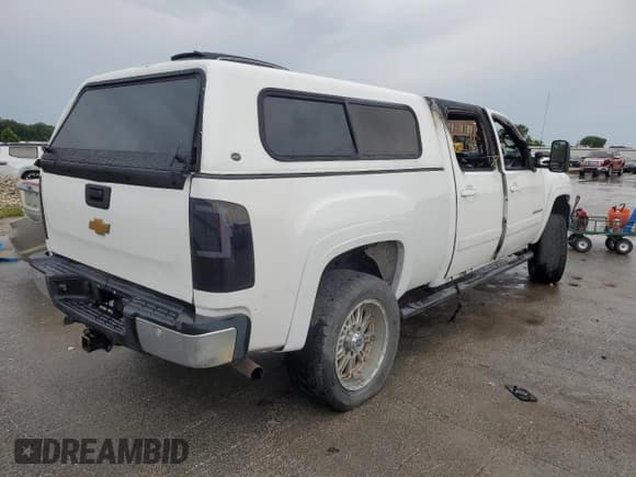 ✅ 2008 Chevrolet Silverado 2500HD 2LT • VIN: 1GCHC23K58F201338 • Лот: 63118575. Опубликован ранее на Copart с пробегом Не указан. Бесплатный доступ к архиву аукционных продаж из США и подробный отчёт об истории автомобиля на DreamBid. Изображение 3.