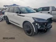 ✅ 2025 Lincoln Aviator Reserve • VIN: 5LM5J7XC3SGL11694 • Lot: 70372515. Wystawiony na Copart z przebiegiem 7 941 mil. Bezpłatny archiwum sprzedaży aukcyjnych z USA i szczegółowy raport historii pojazdu na DreamBid. Zdjęcie 4.