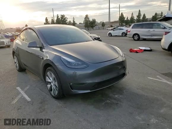✅ 2022 Tesla Model Y Long Range • VIN: 7SAYGDEE2NF555120 • Lot: 92503575. Wystawiony na Copart z przebiegiem 43 575 mil. Bezpłatny archiwum sprzedaży aukcyjnych z USA i szczegółowy raport historii pojazdu na DreamBid. Zdjęcie 13.