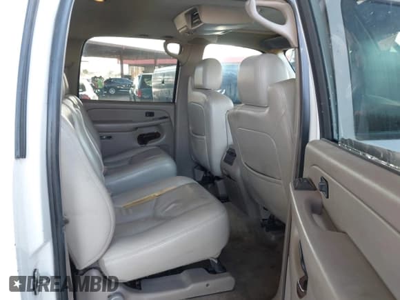 ✅ 2004 Chevrolet Suburban Z71 • VIN: 3GNFK16T94G279792 • Lot: 43573494. Listed on IAAI with 266,397 mi. Free auction sales archive from the USA and detailed vehicle history report at DreamBid. Image 8.