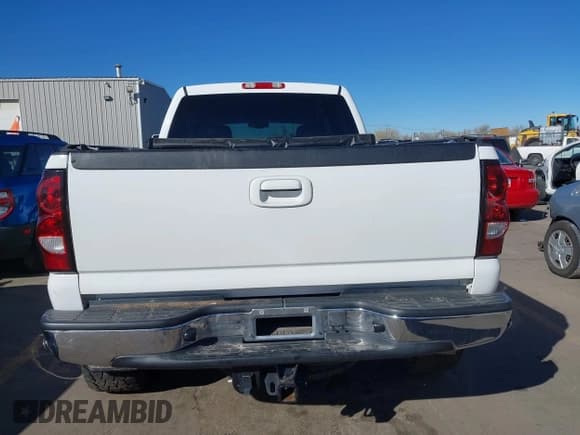 ✅ 2006 Chevrolet Silverado 2500HD LT1 • VIN: 1GCHK23D36F197355 • Lot: 41667090. Listed on IAAI with Not provided. Free auction sales archive from the USA and detailed vehicle history report at DreamBid. Image 16.