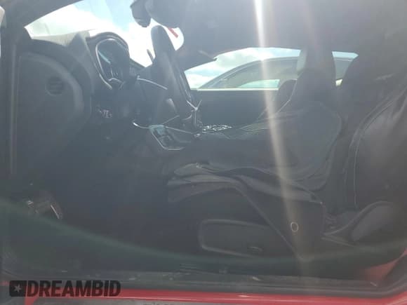 ✅ 2015 Dodge Challenger SRT 392 • VIN: 2C3CDZDJ5FH709945 • Lot: 82444415. Wystawiony na Copart z przebiegiem Nie podano. Bezpłatny archiwum sprzedaży aukcyjnych z USA i szczegółowy raport historii pojazdu na DreamBid. Zdjęcie 7.