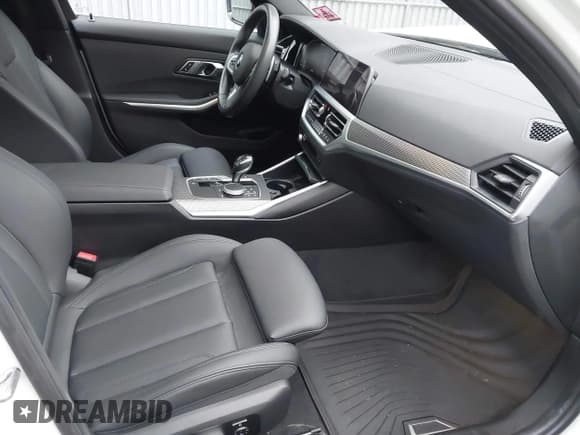 ✅ 2020 BMW 3 Series M340i xDrive • VIN: WBA5U9C01LFH09483 • Lot: 43579055. Wystawiony na IAAI z przebiegiem 26 564 mil. Bezpłatny archiwum sprzedaży aukcyjnych z USA i szczegółowy raport historii pojazdu na DreamBid. Zdjęcie 5.