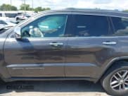 ✅ 2017 Jeep Grand Cherokee Limited • VIN: 1C4RJEBG7HC827757 • Lot: 42987039. Wystawiony na IAAI z przebiegiem 166 788 mil. Bezpłatny archiwum sprzedaży aukcyjnych z USA i szczegółowy raport historii pojazdu na DreamBid. Zdjęcie 14.