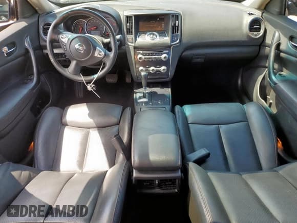 ✅ 2012 Nissan Maxima S • VIN: 1N4AA5AP0CC809307 • Lot: 68653015. Wystawiony na Copart z przebiegiem 56 741 mil. Bezpłatny archiwum sprzedaży aukcyjnych z USA i szczegółowy raport historii pojazdu na DreamBid. Zdjęcie 8.