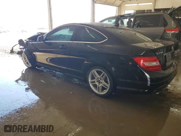 ✅ 2015 Mercedes-Benz C 250 • VIN: WDDGJ4HB6FG361540 • Lot: 93491755. Wystawiony na Copart z przebiegiem 150 157 mil. Bezpłatny archiwum sprzedaży aukcyjnych z USA i szczegółowy raport historii pojazdu na DreamBid. Zdjęcie 2.