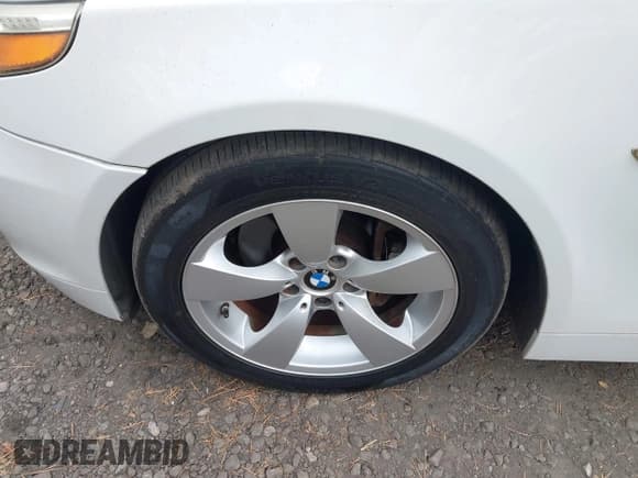 ✅ 2007 BMW 5 Series 530i • VIN: WBANE73517CM50110 • Lot: 43776328. Wystawiony na IAAI z przebiegiem 163 573 mil. Bezpłatny archiwum sprzedaży aukcyjnych z USA i szczegółowy raport historii pojazdu na DreamBid. Zdjęcie 12.