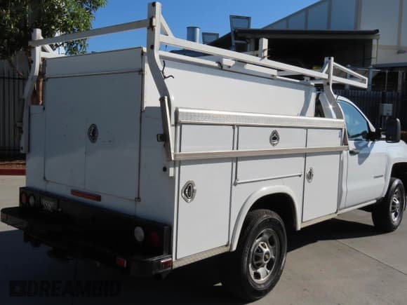 ✅ 2017 Chevrolet Silverado 2500HD Work Truck • VIN: 1GB0CUEG7HZ278152 • Лот: 70908945. Опубликован ранее на Copart с пробегом 221 885 миль. Бесплатный доступ к архиву аукционных продаж из США и подробный отчёт об истории автомобиля на DreamBid. Изображение 3.