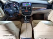 ✅ 2008 BMW X5 4.8i • VIN: 5UXFE83558LZ98883 • Lot: 65076975. Wystawiony na Copart z przebiegiem 177 464 mil. Bezpłatny archiwum sprzedaży aukcyjnych z USA i szczegółowy raport historii pojazdu na DreamBid. Zdjęcie 8.