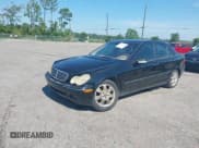 ✅ 2003 Mercedes-Benz C 240 • VIN: WDBRF61J33A435107 • Lot: 42856134. Wystawiony na IAAI z przebiegiem Nie podano. Bezpłatny archiwum sprzedaży aukcyjnych z USA i szczegółowy raport historii pojazdu na DreamBid. Zdjęcie 2.