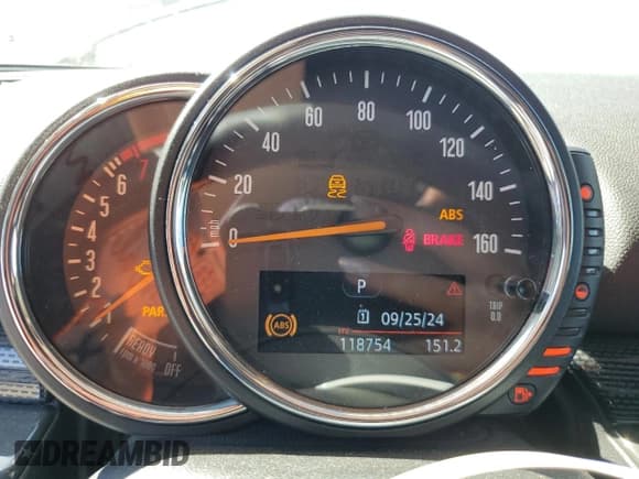 ✅ 2016 MINI Clubman S • VIN: WMWLN9C59G2B31274 • Lot: 73201024. Listed on Copart with 118,754 mi. Free auction sales archive from the USA and detailed vehicle history report at DreamBid. Image 9.