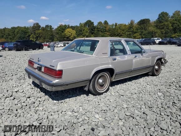 ✅ 1990 Mercury Grand Marquis • VIN: 2MECM75FXLX651812 • Lot: 81373235. Wystawiony na Copart z przebiegiem 9 676 mil. Bezpłatny archiwum sprzedaży aukcyjnych z USA i szczegółowy raport historii pojazdu na DreamBid. Zdjęcie 3.