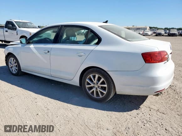 ✅ 2014 Volkswagen Jetta SE • VIN: 3VWD07AJ9EM437806 • Lot: 81960525. Wystawiony na Copart z przebiegiem 108 000 mil. Bezpłatny archiwum sprzedaży aukcyjnych z USA i szczegółowy raport historii pojazdu na DreamBid. Zdjęcie 2.