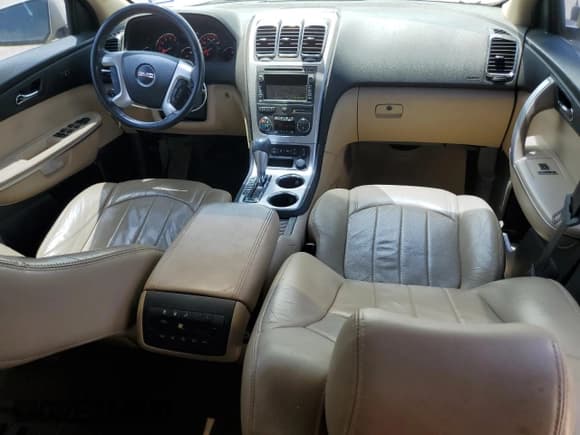 ✅ 2010 GMC Acadia SLT2 • VIN: 1GKLRNEDXAJ149270 • Lot: 55892655. Listed on Copart with 189,927 mi. Free auction sales archive from the USA and detailed vehicle history report at DreamBid. Image 8.