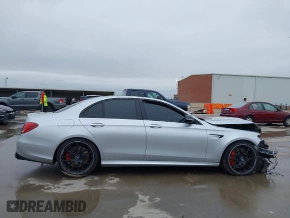 ✅ 2020 Mercedes-Benz E 63 S AMG • VIN: WDDZF8KB7LA743679 • Лот: 41552208. Опубликован ранее на IAAI с пробегом 30 574 миль. Бесплатный доступ к архиву аукционных продаж из США и подробный отчёт об истории автомобиля на DreamBid. Изображение 14.