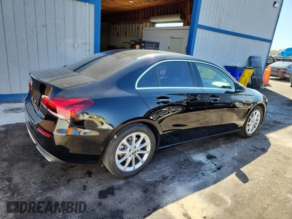 ✅ 2019 Mercedes-Benz A 220 • VIN: WDD3G4EB7KW020942 • Lot: 80875215. Wystawiony na Copart z przebiegiem 137 210 mil. Bezpłatny archiwum sprzedaży aukcyjnych z USA i szczegółowy raport historii pojazdu na DreamBid. Zdjęcie 3.