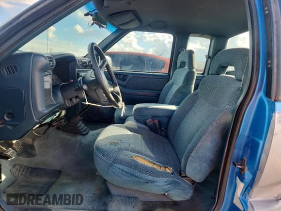 ✅ 1995 Chevrolet S-10 • VIN: 1GCCT19Z3S8127423 • Lot: 85138325. Wystawiony na Copart z przebiegiem 134 903 mil. Bezpłatny archiwum sprzedaży aukcyjnych z USA i szczegółowy raport historii pojazdu na DreamBid. Zdjęcie 7.