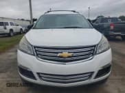 ✅ 2017 Chevrolet Traverse LS • VIN: 1GNKRFKD8HJ137573 • Lot: 74602644. Wystawiony na Copart z przebiegiem Nie podano. Bezpłatny archiwum sprzedaży aukcyjnych z USA i szczegółowy raport historii pojazdu na DreamBid. Zdjęcie 5.