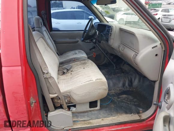 ✅ 1995 GMC Sierra 1500 • VIN: 1GTEC14Z2SZ561990 • Lot: 42359748. Wystawiony na IAAI z przebiegiem 367 569 mil. Bezpłatny archiwum sprzedaży aukcyjnych z USA i szczegółowy raport historii pojazdu na DreamBid. Zdjęcie 5.