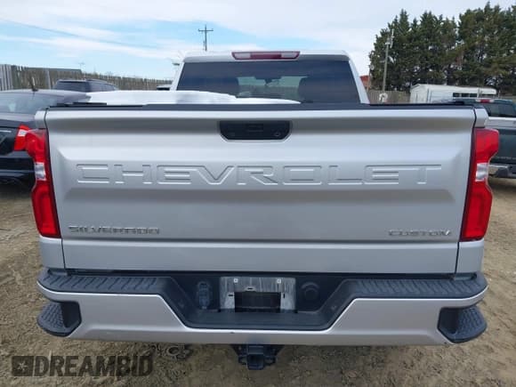 ✅ 2020 Chevrolet Silverado 1500 Custom • VIN: 1GCRWBEKXLZ375096 • Lot: 41299675. Wystawiony na IAAI z przebiegiem 32 046 mil. Bezpłatny archiwum sprzedaży aukcyjnych z USA i szczegółowy raport historii pojazdu na DreamBid. Zdjęcie 16.