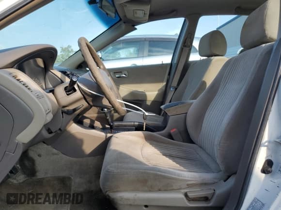 ✅ 1998 Honda Accord DX • VIN: 1HGCF8648WA185326 • Lot: 68528464. Wystawiony na Copart z przebiegiem 153 261 mil. Bezpłatny archiwum sprzedaży aukcyjnych z USA i szczegółowy raport historii pojazdu na DreamBid. Zdjęcie 7.