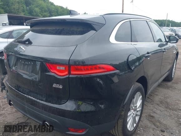 ✅ 2017 Jaguar F-Pace 35t Prestige • VIN: SADCK2BV9HA064656 • Lot: 42626461. Listed on IAAI with 80,480 mi. Free auction sales archive from the USA and detailed vehicle history report at DreamBid. Image 4.