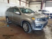 ✅ 2012 Kia Sorento SX • VIN: 5XYKWDA21CG243698 • Лот: 65516165. Опубликован ранее на Copart с пробегом 161 936 миль. Бесплатный доступ к архиву аукционных продаж из США и подробный отчёт об истории автомобиля на DreamBid. Изображение 4.