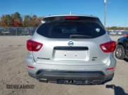 ✅ 2020 Nissan Pathfinder SL • VIN: 5N1DR2CM4LC630474 • Lot: 43586592. Wystawiony na IAAI z przebiegiem 114 847 mil. Bezpłatny archiwum sprzedaży aukcyjnych z USA i szczegółowy raport historii pojazdu na DreamBid. Zdjęcie 17.