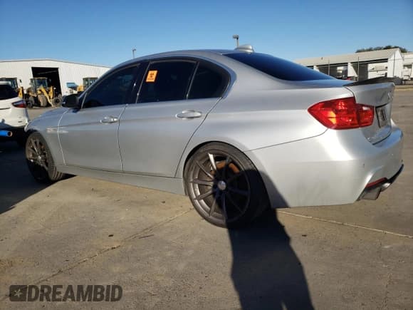 ✅ 2015 BMW 3 Series 335i • VIN: WBA3A9G50FNN73439 • Lot: 89547435. Wystawiony na Copart z przebiegiem Nie podano. Bezpłatny archiwum sprzedaży aukcyjnych z USA i szczegółowy raport historii pojazdu na DreamBid. Zdjęcie 2.